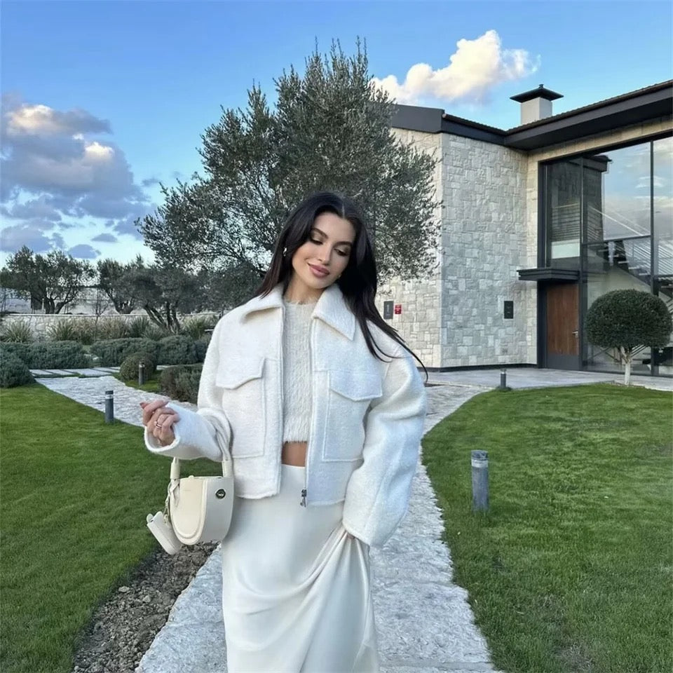 Bouclé-Jacke mit Reißverschluss – Trend Herbst/Winter 2025